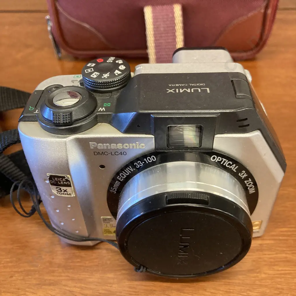 Panasonic LUMIX DMC-LC40 3.9MP Digital Camera 33-100 Leica Zoom, CD, Charger, Lenovo Professional Bag Image 1++